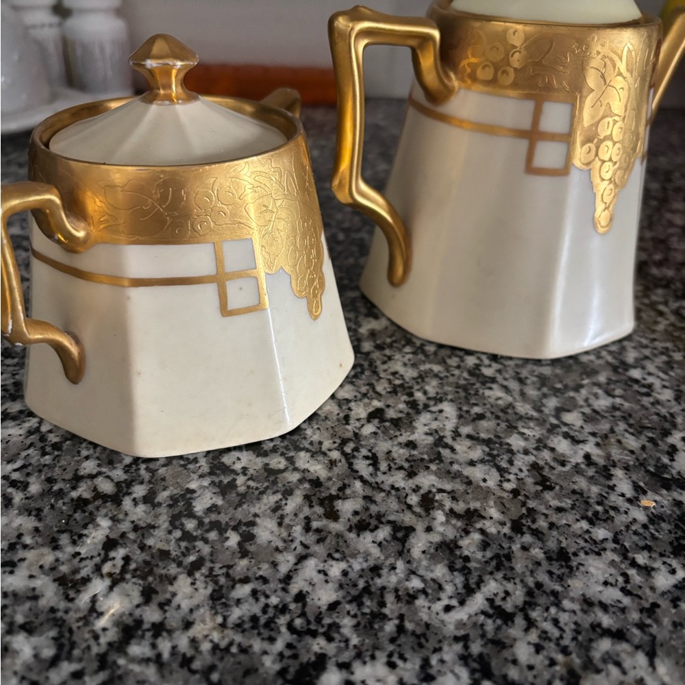 ELEGANT ARTIST SIGNED CREAMER/COVERED SUGAR - VINTAGE MUCH GOLD DESIGN WORK